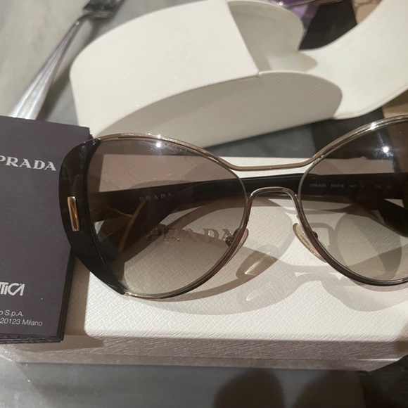 Prada sunglasses - Picture 4 of 6